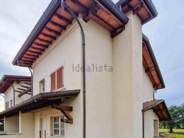 Appartamento in vendita di 270 m² in Via Giovanni Pascoli, 161