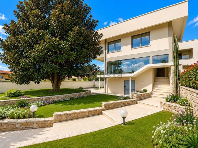 Appartamento in vendita di 270 m² in Via della Consuma