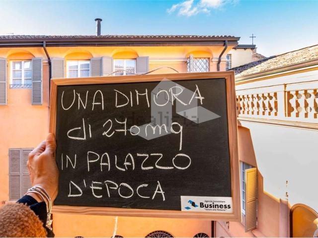 Appartamento in vendita di 270 m² in Via Emilia Santo Stefano, 27