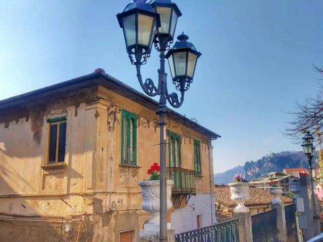 Appartamento in vendita di 270 m² in Via Francesco Guarino