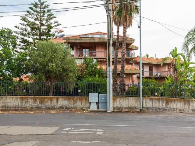 Appartamento in vendita di 270 m² in Via Lecco, 38