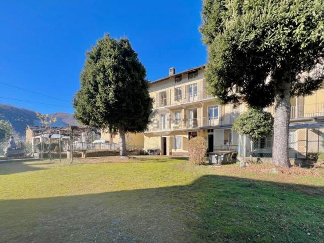 Appartamento in vendita di 270 m² in Via Magnetti, 124