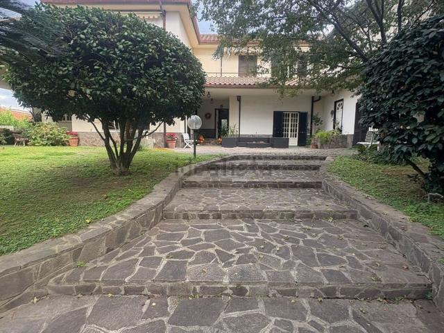 Appartamento in vendita di 270 m² in Via San Francesco