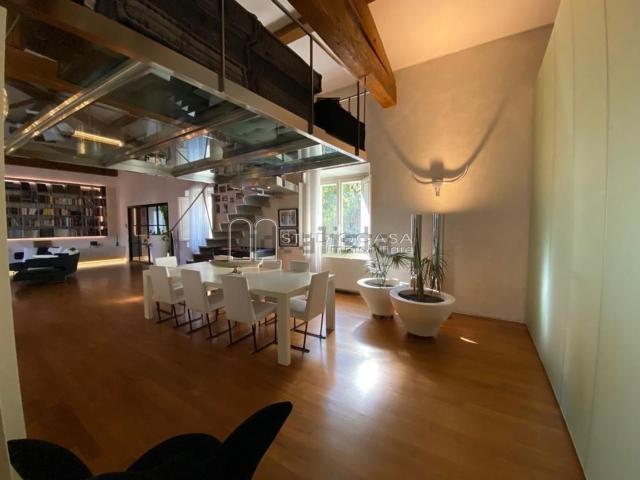Appartamento in vendita di 270 m² in Via Santa Bibbiana