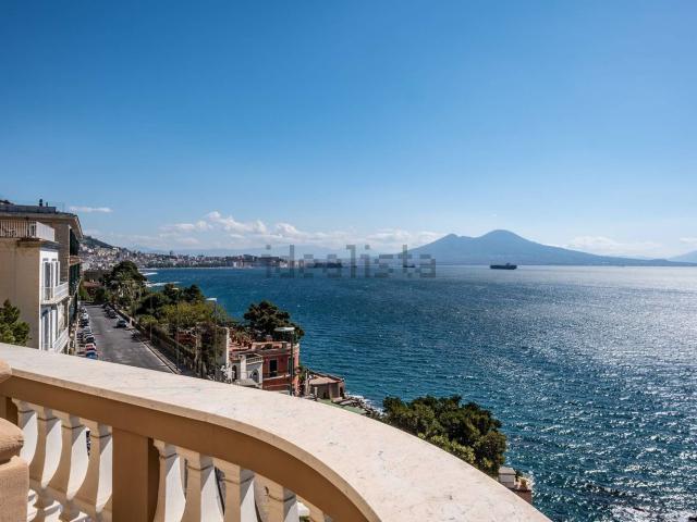 Appartamento in vendita di 270 m² in Via Posillipo