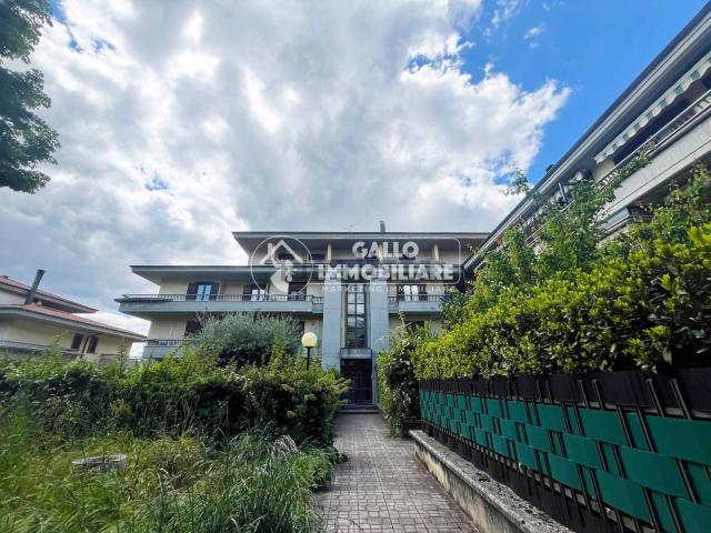 Appartamento in vendita di 270 m² in Via Ramiro Marcone
