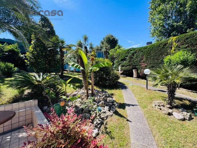Appartamento in vendita di 270 m² in Viale Trebaci
