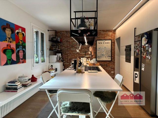 Appartamento in vendita di 270 m² in Corso Antonio Fogazzaro