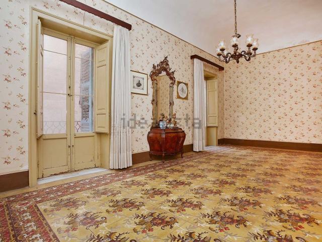 Appartamento in vendita di 271 m² in Via Lombardo, 2