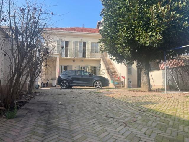 Appartamento in vendita di 271 m² in Via Vescovo Pietro Sola, 8