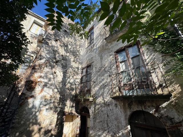 Appartamento in vendita di 274 m² in Via Annunziata