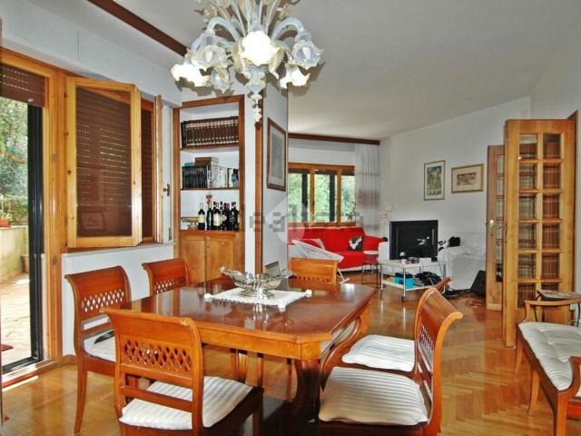 Appartamento in vendita di 274 m² in Via Indro Montanelli, 18