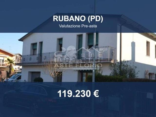 Appartamento in vendita di 275 m² in Via Calabria, 2