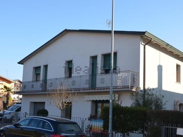 Appartamento in vendita di 275 m² in Via Calabria