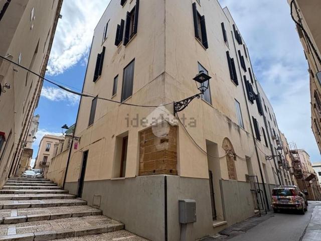 Appartamento in vendita di 275 m² in Via Poeta Calvino, 28