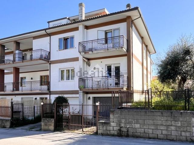 Appartamento in vendita di 276 m² in Via Cesare Fagiani, 33