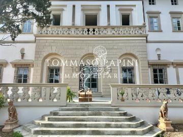 Appartamento in vendita di 277 m² in Via del Ninfale, 10
