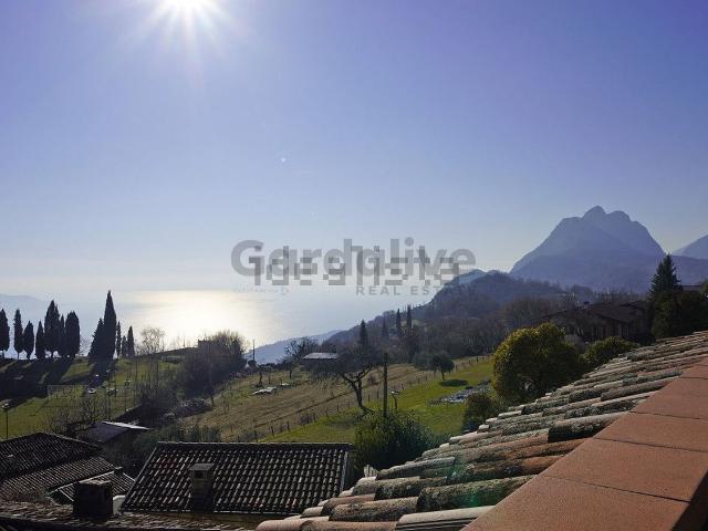 Appartamento in vendita di 277 m² in Via Sasso