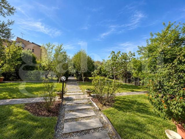 Appartamento in vendita di 277 m² in Via Pietro Giardini, 459