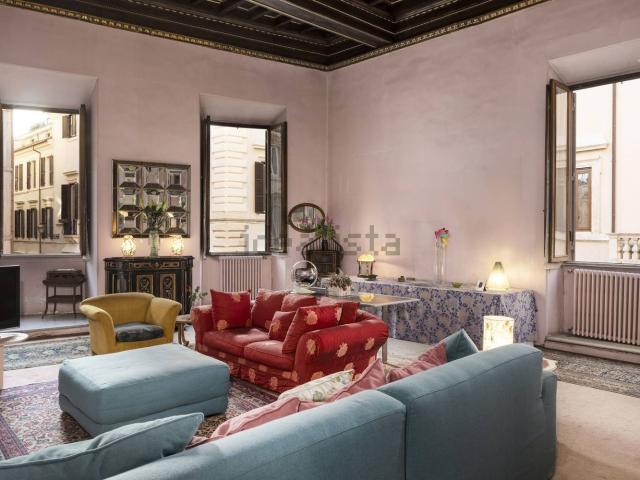 Appartamento in vendita di 277 m² in Piazza di Campitelli