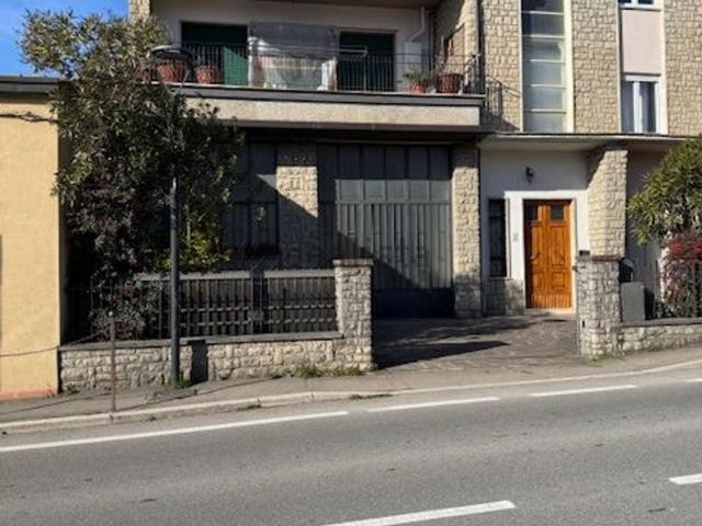 Appartamento in vendita di 278 m² in Via G. Matteotti, 2