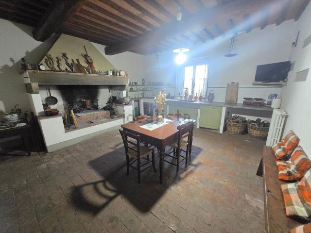 Appartamento in vendita di 278 m² in Via Maremmana