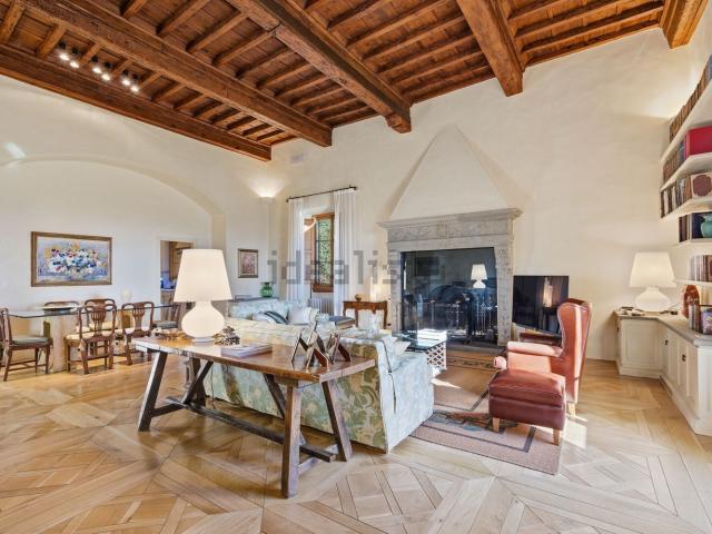 Appartamento in vendita di 278 m² in Via Senese, 200