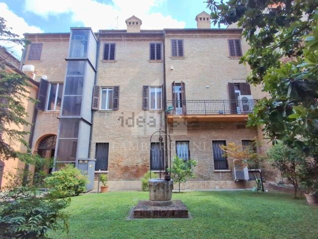 Appartamento in vendita di 280 m² in Via Cairoli