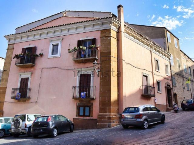Appartamento in vendita di 280 m² in Via Camillo Benso di Cavour, 30