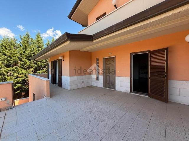 Appartamento in vendita di 280 m² in Via Albert Luthuli, 47