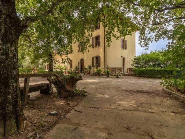 Appartamento in vendita di 280 m² in Via Alfonso Sghinolfi, 18