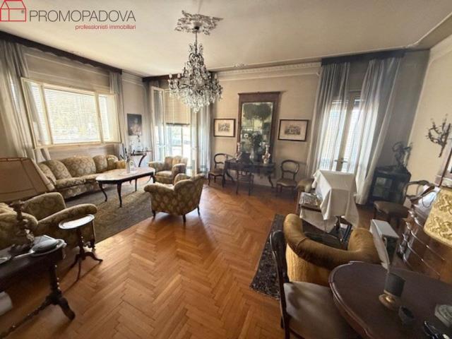 Appartamento in vendita di 280 m² in Via Giotto