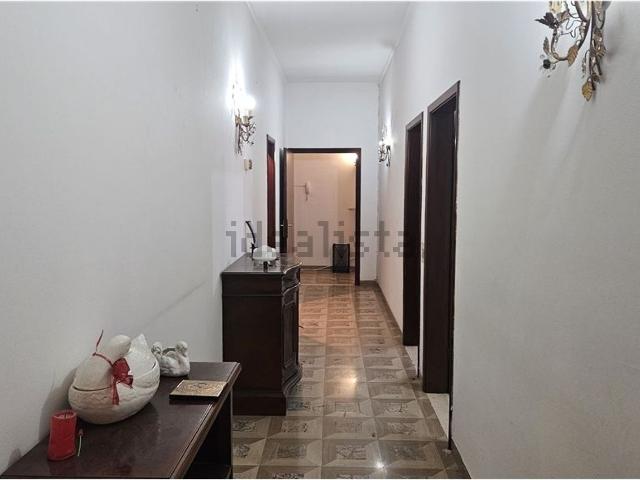 Appartamento in vendita di 280 m² in Via Dante Alighieri