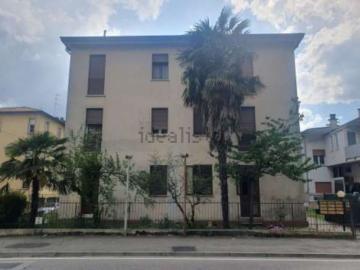 Appartamento in vendita di 280 m² in Via Dante di Nanni