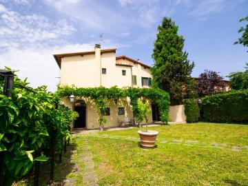 Appartamento in vendita di 280 m² in Via della Petraia