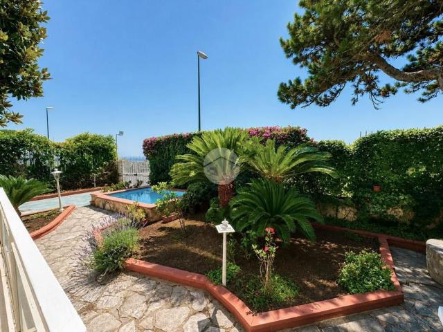 Appartamento in vendita di 280 m² in Via Scipione Capece, 7