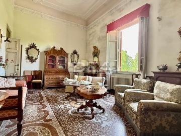 Appartamento in vendita di 280 m² in Viale Regina Margherita