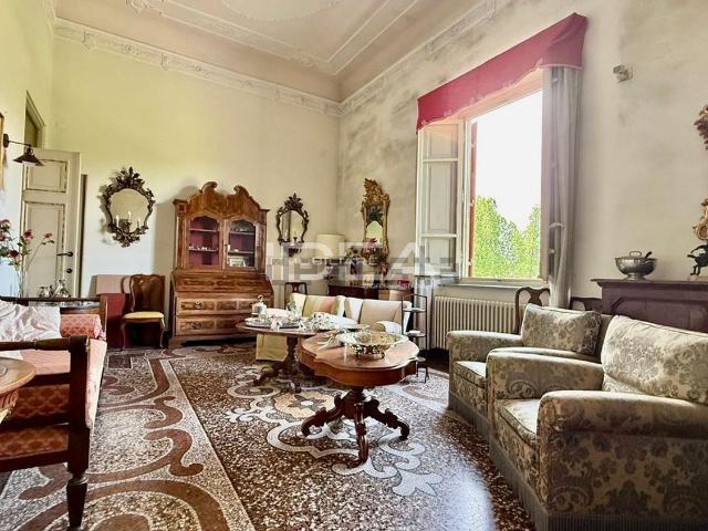 Appartamento in vendita di 280 m² in Viale Regina Margherita