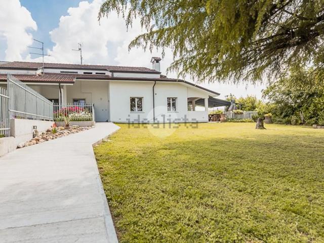 Appartamento in vendita di 280 m² in Località Casa Lidia, 3
