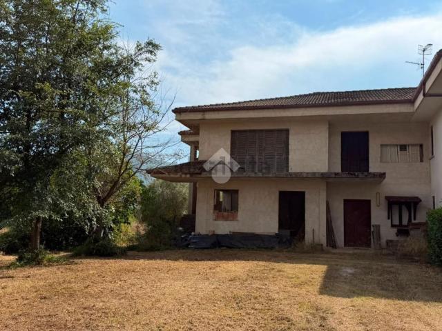 Appartamento in vendita di 280 m² in Strada Statale 85 Venafrana