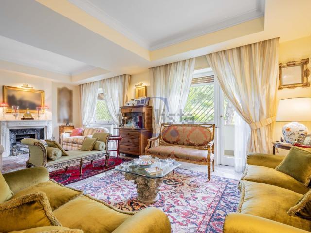 Appartamento in vendita di 281 m² in Via Alberto Cadlolo