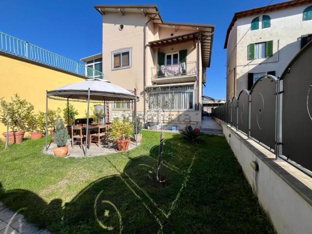 Appartamento in vendita di 281 m² in Via Fratelli Rosselli