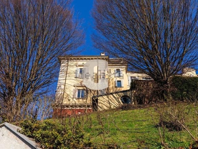 Appartamento in vendita di 282 m² in Strada Valpiana, 12
