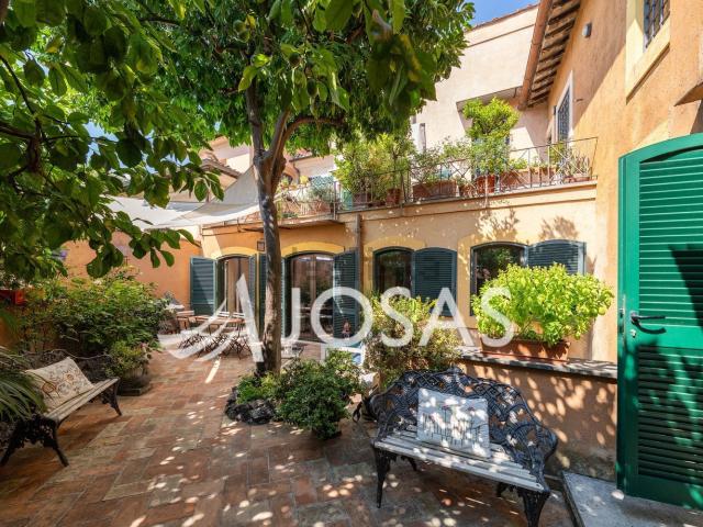 Appartamento in vendita di 284 m² in Via di San Teodoro