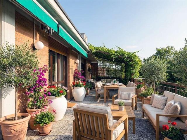 Appartamento in vendita di 284 m² in Via E. Morselli