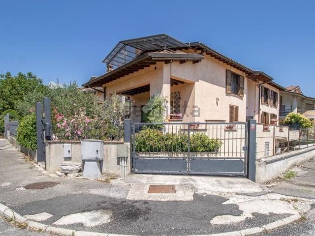 Appartamento in vendita di 284 m² in Via Ettore Franceschini, 4