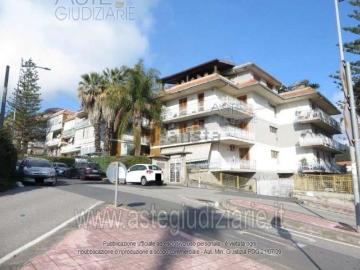 Appartamento in vendita di 284 m² in Via Teocrito