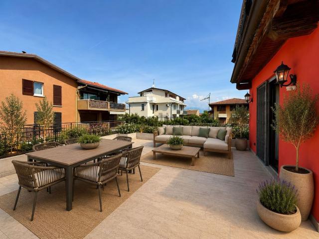 Appartamento in vendita di 285 m² in Via Colombare