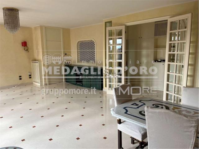 Appartamento in vendita di 285 m² in Via Tamburini Fortunato