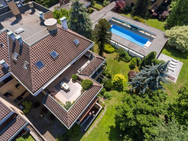 Appartamento in vendita di 286 m² in Via Fratelli Cervi, 7